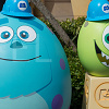 キャステル 【TDL】モンスターズ・インク・カンパニーストアを紹介!マイク&サリーグッズ、アトラクション写真