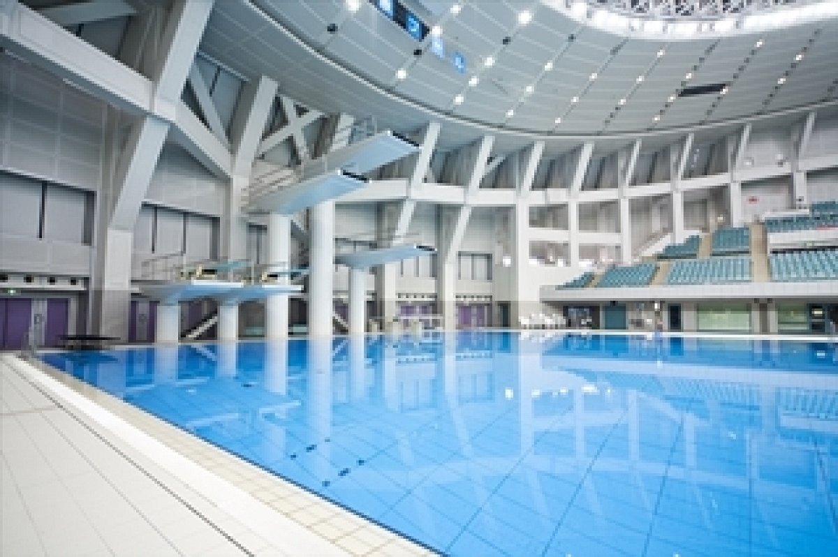 公認飛び込み台のあるプール、大阪プール