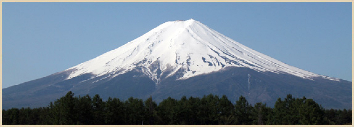 ふじやま温泉の休憩棟から見える圧巻の富士山