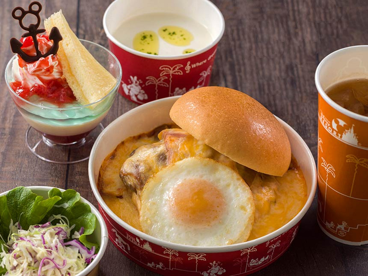 ベーコンエッグバーガー　グラタン仕立て、コールスロー付き