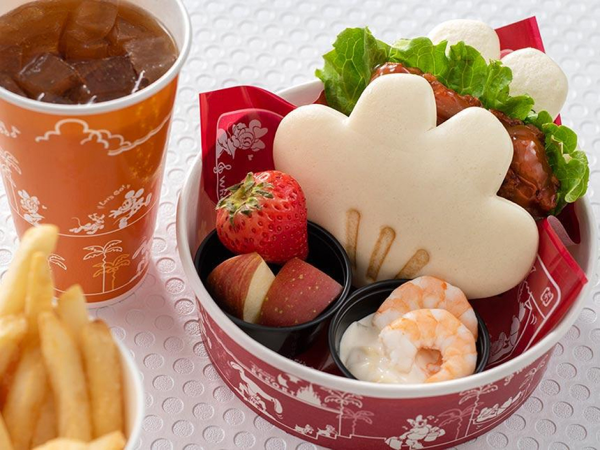 チキンパオ、シュリンプサラダとフルーツ単品