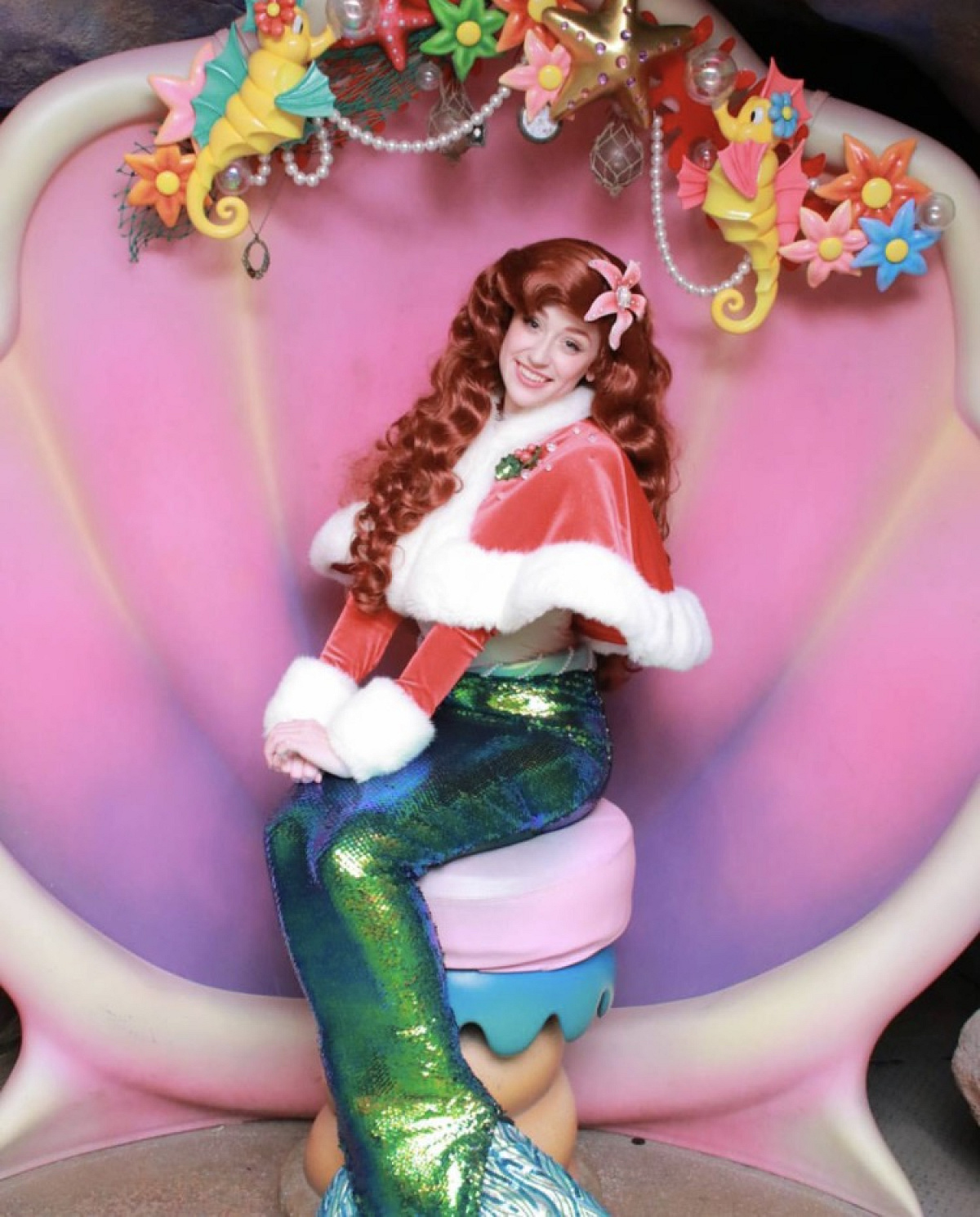 クリスマスのアリエル♡クリスマスポンチョを着てかわいさ倍増です