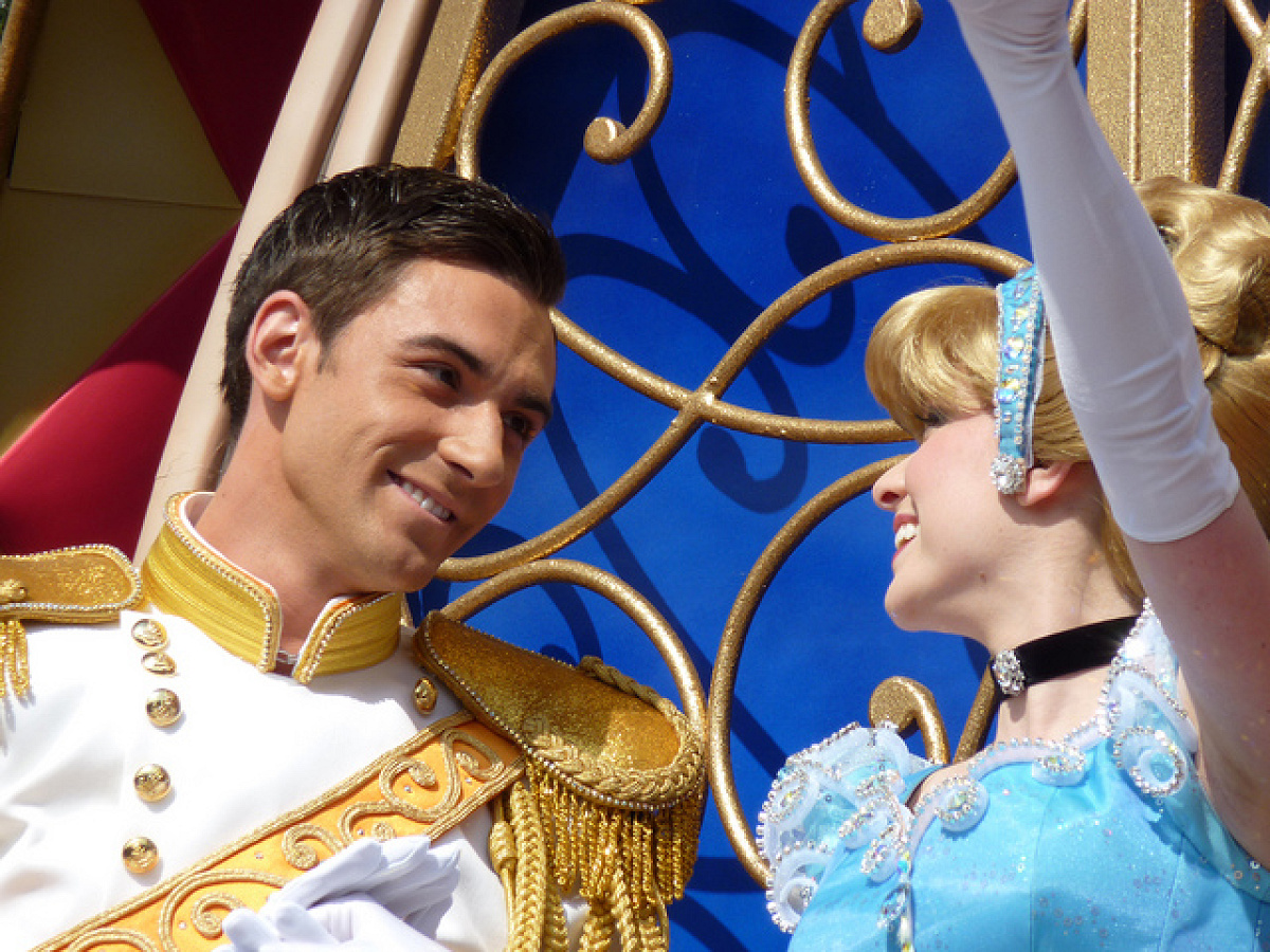 シンデレラとチャーミング王子| キャステル | CASTEL ディズニー情報