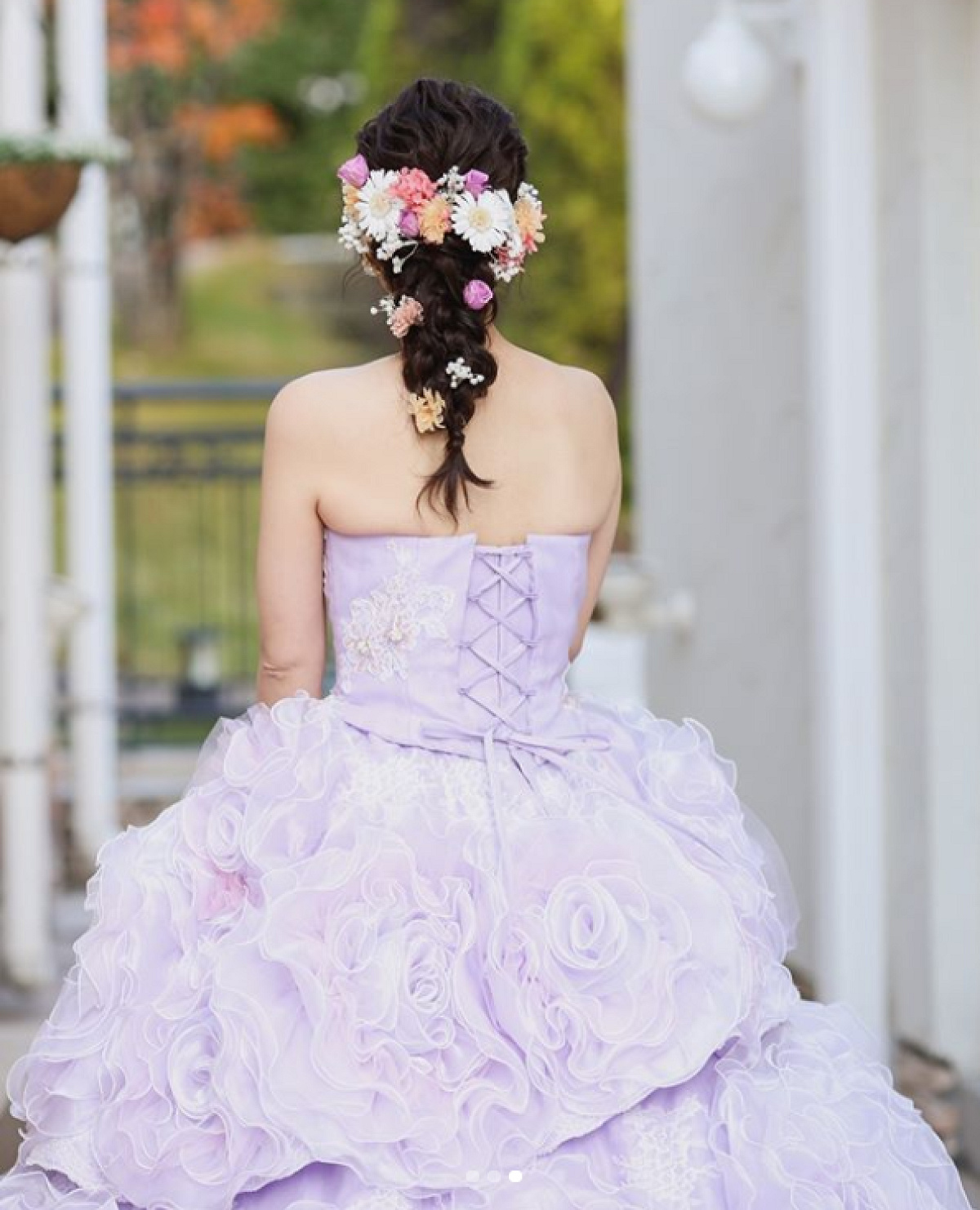 紫のドレスとラプンツェルヘアーの組み合わせ