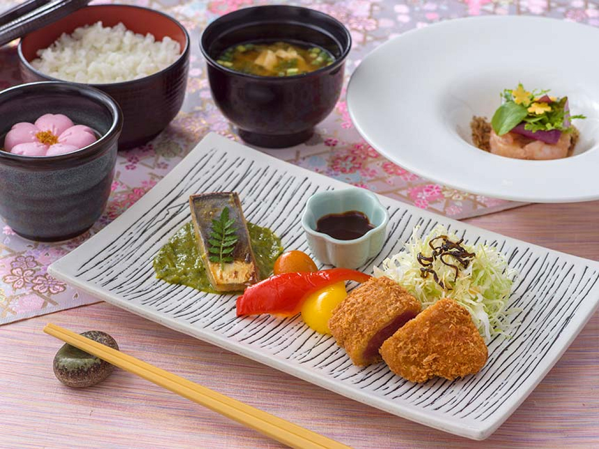 魚料理とヒレカツ膳（レストラン櫻）