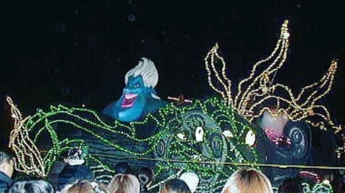 アースラのフロートにはフロットサムとジェットサム| キャステル