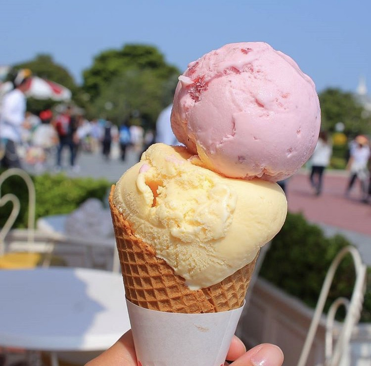 ディズニーで食べるアイスはなぜか特別に感じますね♡