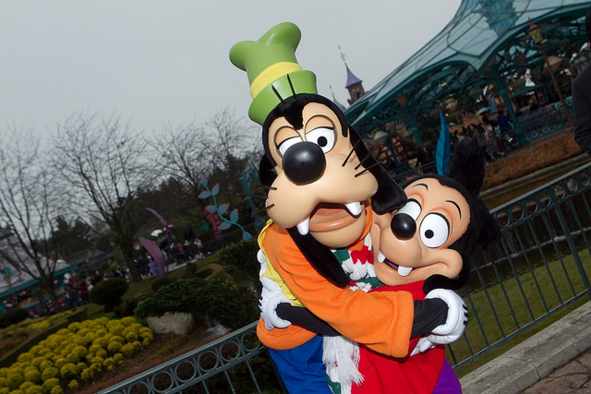 グーフィーとマックスはディズニーリゾートでグリーティングができます