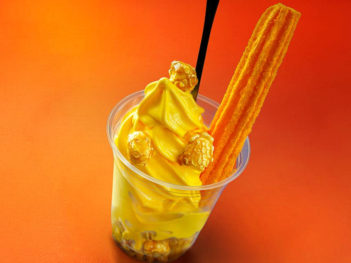 ハロウィーンサンデー（パンプキンソフトクリーム＆チュロス）