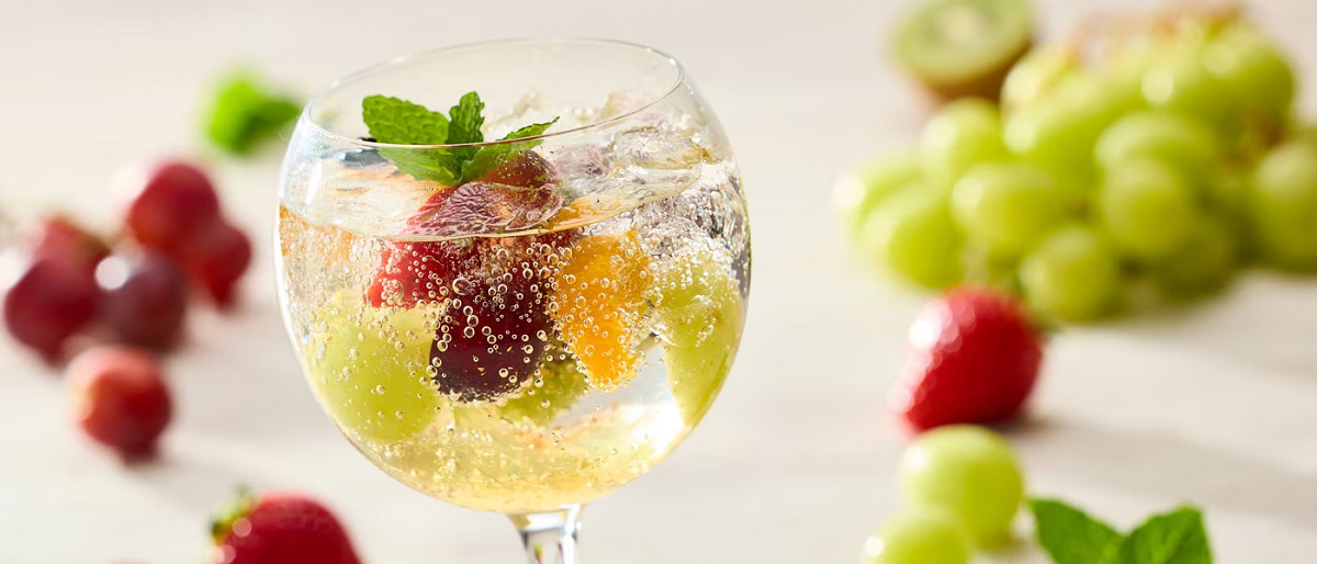 フルーツのマチェドニアをどうぞ…お姫さま ～フルーツたっぷりソーダ～