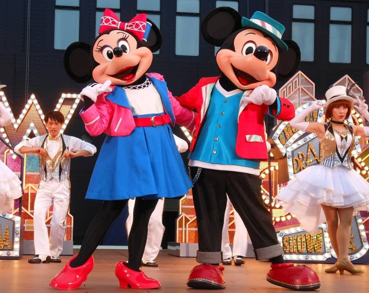 待ち合わせしたミニーがなかなか来なくて、いじけるミッキーにきゅん