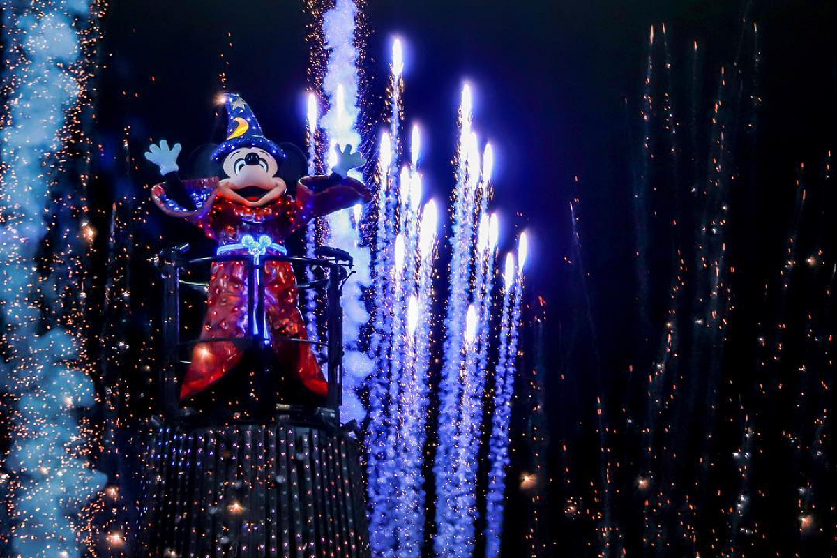 ファンタズミックに登場するミッキー| キャステル | CASTEL ディズニー情報