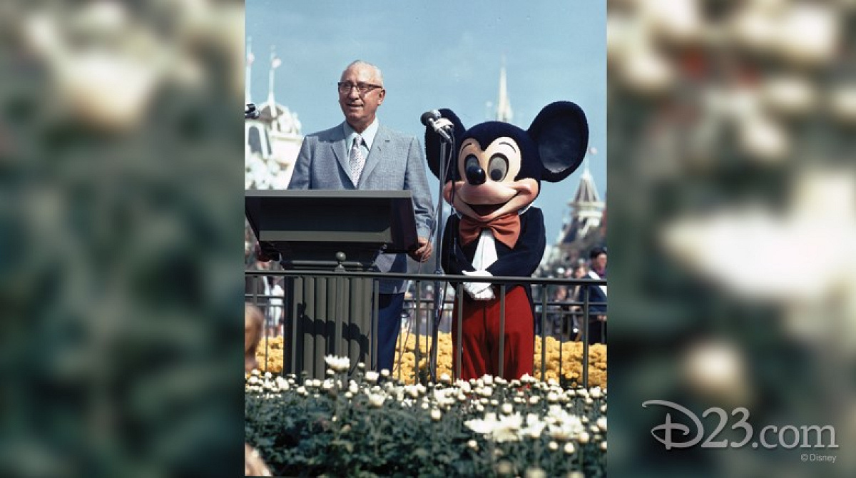 ウォルトディズニーワールドのオープニングセレモニーに登場した