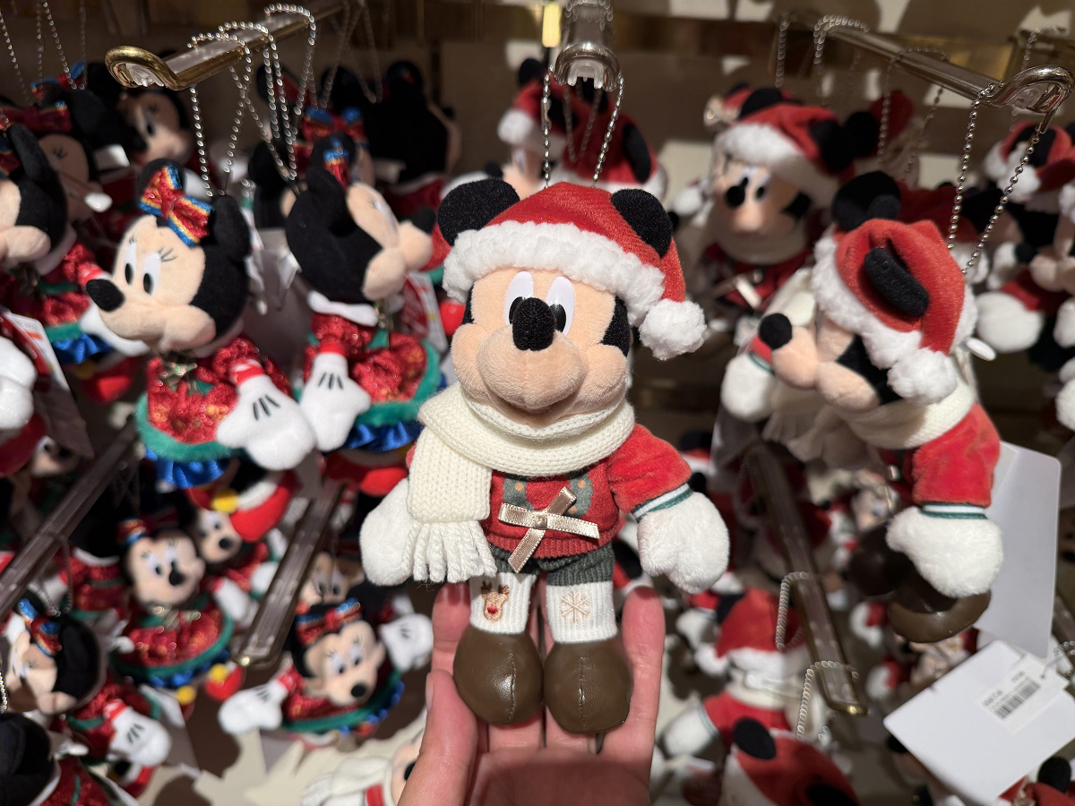 ミッキーぬいぐるみバッジ(クリスマスグッズ2025)| キャステル