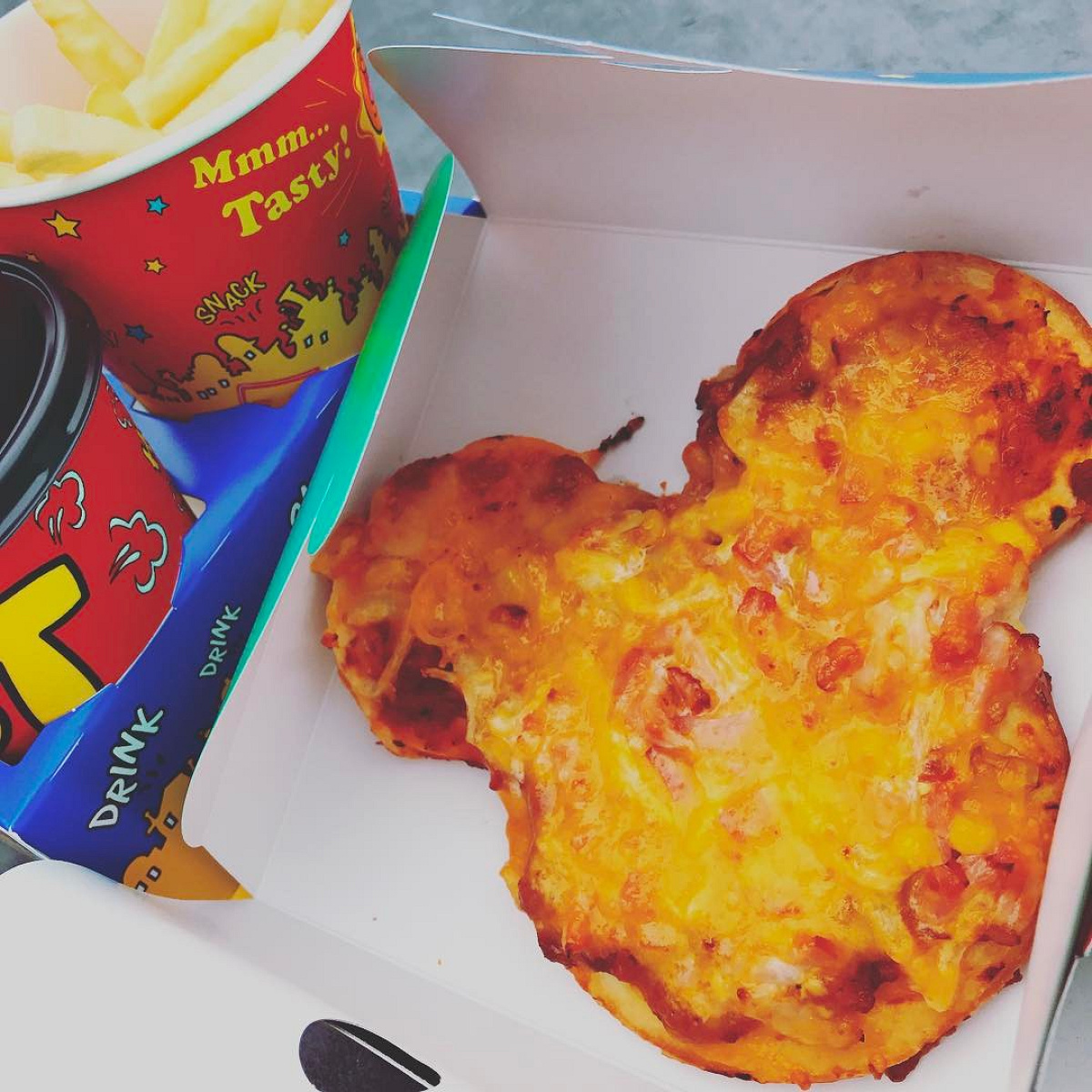 ミッキーシェイプのピザ