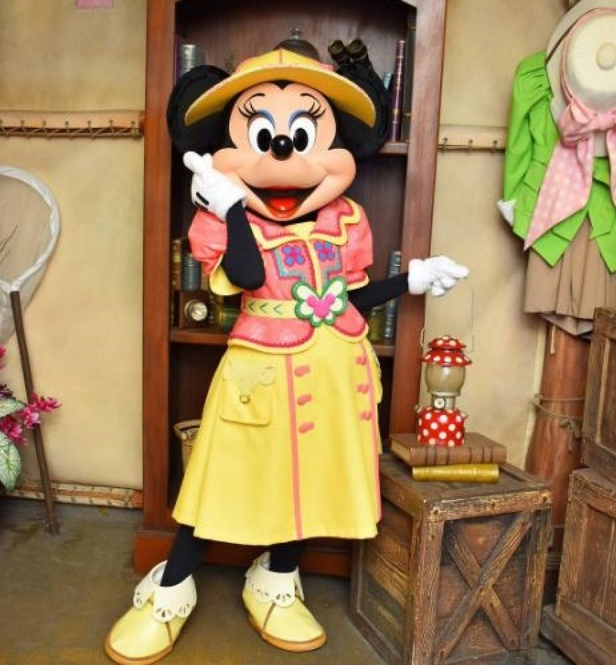 探検家衣装もおしゃれなミニーちゃん| キャステル | CASTEL ディズニー情報