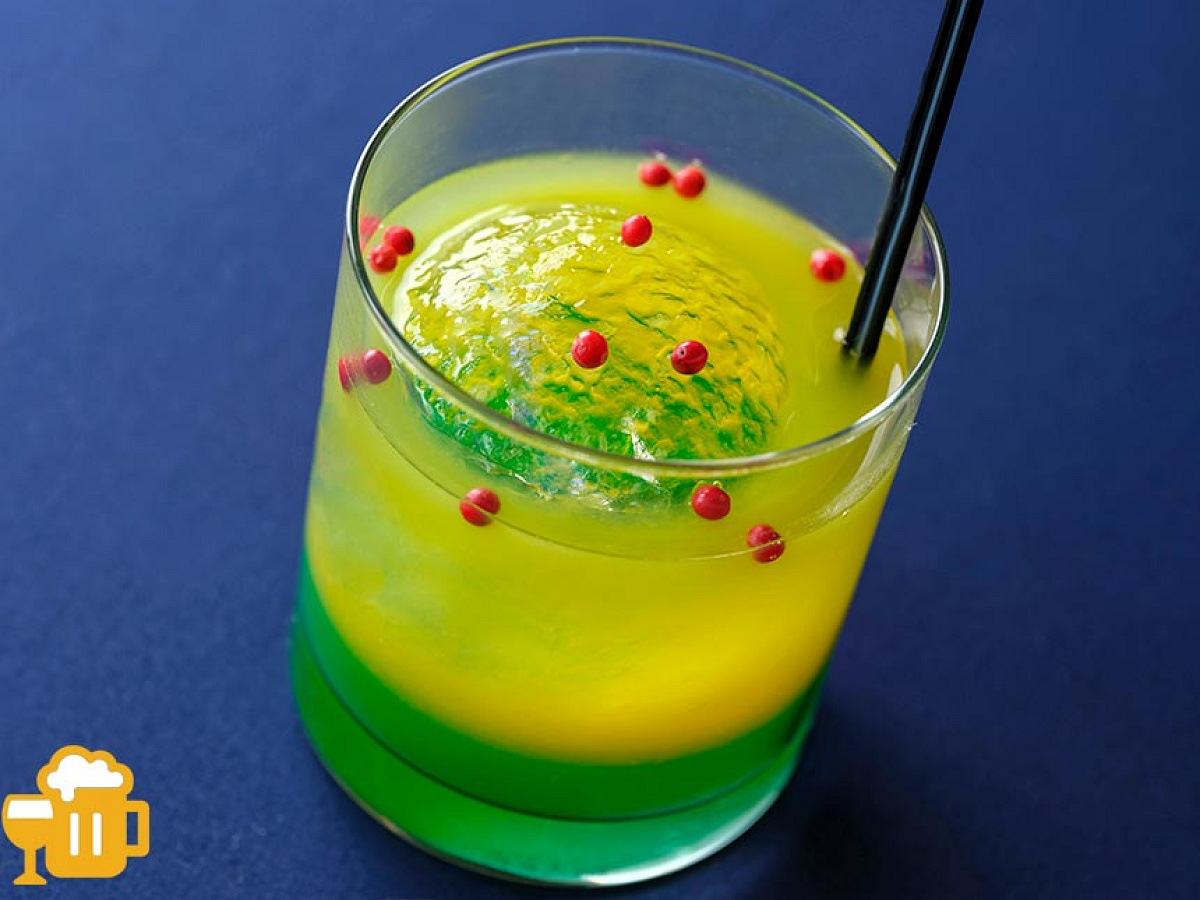 オリジナルカクテル（カカオリキュール、ラム、オレンジ、ピンクペッパー）