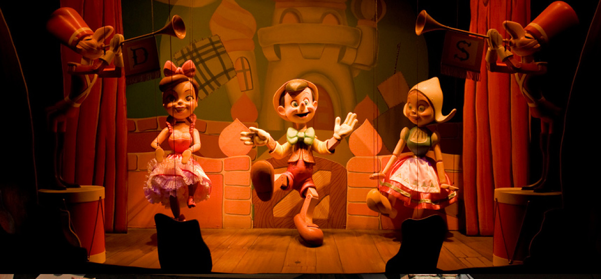 ステージで踊るピノキオ