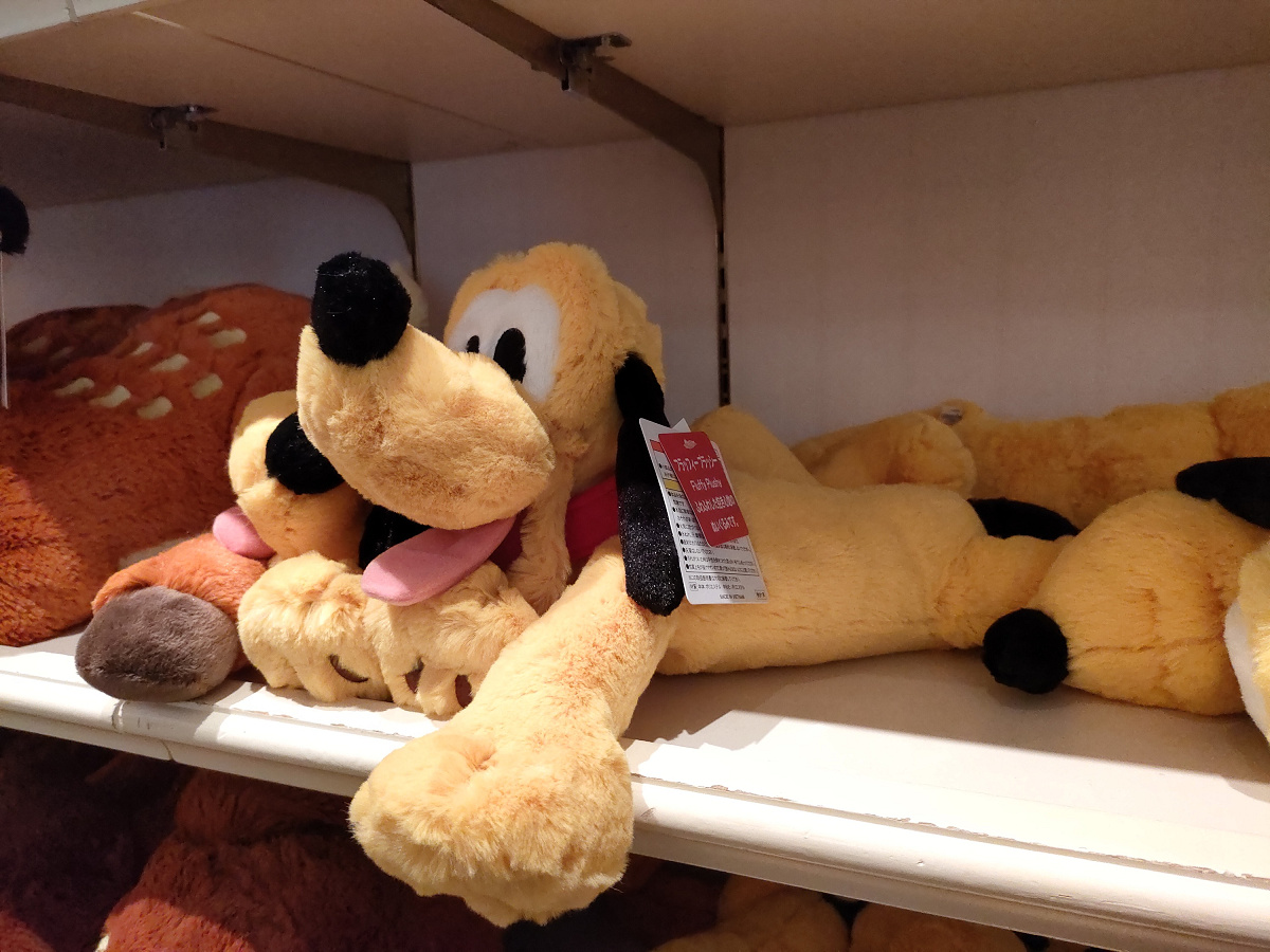 プルートぬいぐるみ| キャステル | CASTEL ディズニー情報