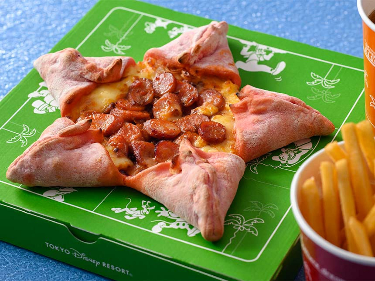 ソーセージとミートソースのピザ