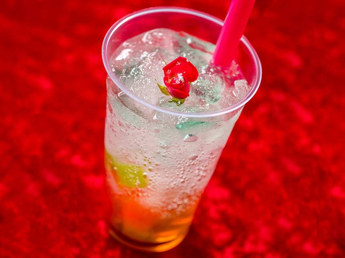 スパークリングドリンク（ティー＆ローズ）