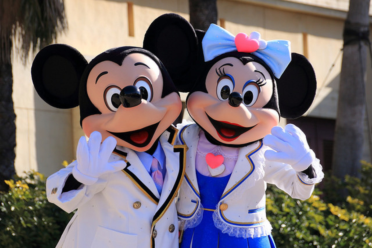 ミッキーやミニーに会えるウェルカムグリーティング| キャステル
