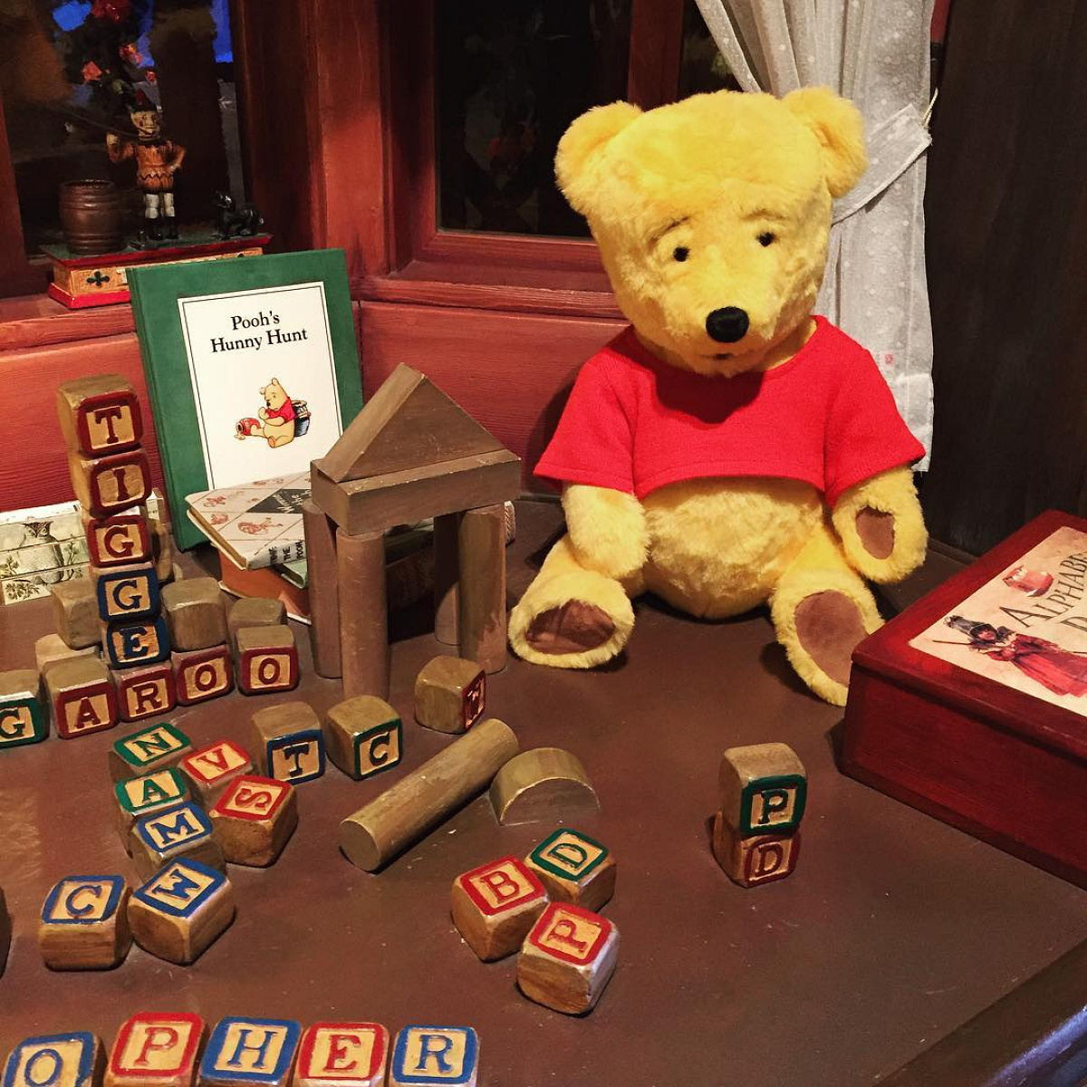 プーさんのハニーハントのストーリーとは| キャステル | CASTEL