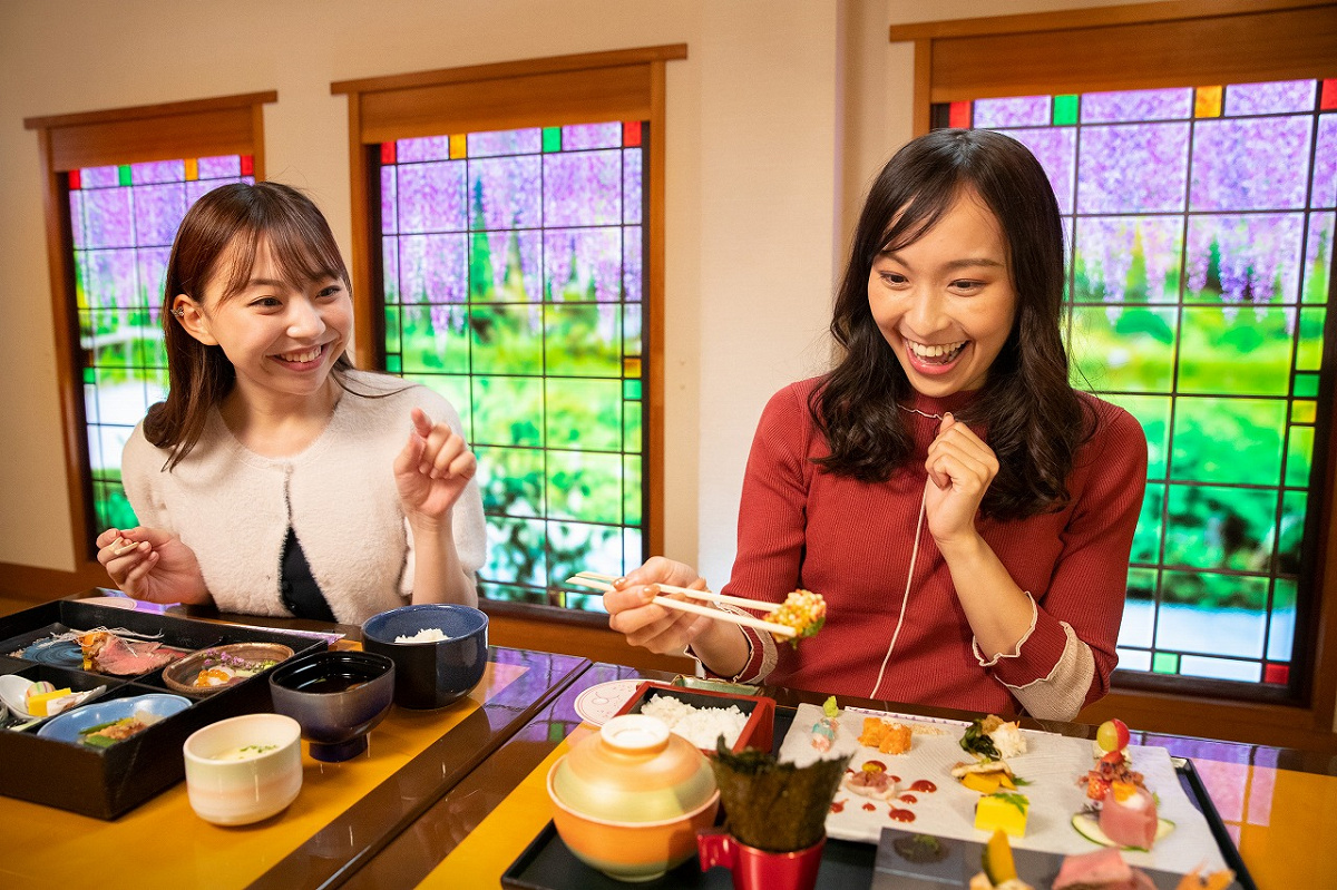 藤の花の食事処