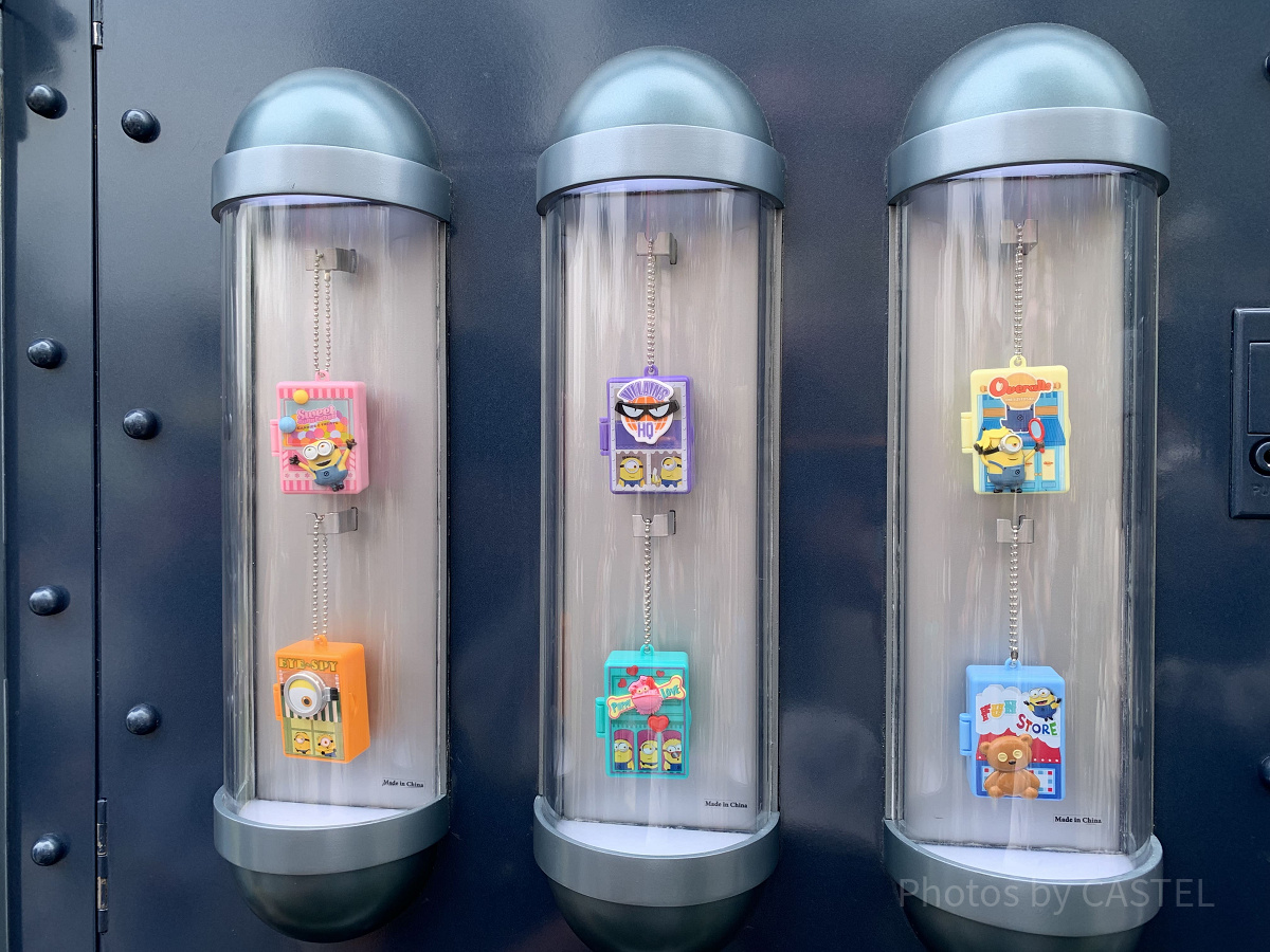 ミニオンパークの建物がモチーフになったガチャガチャ