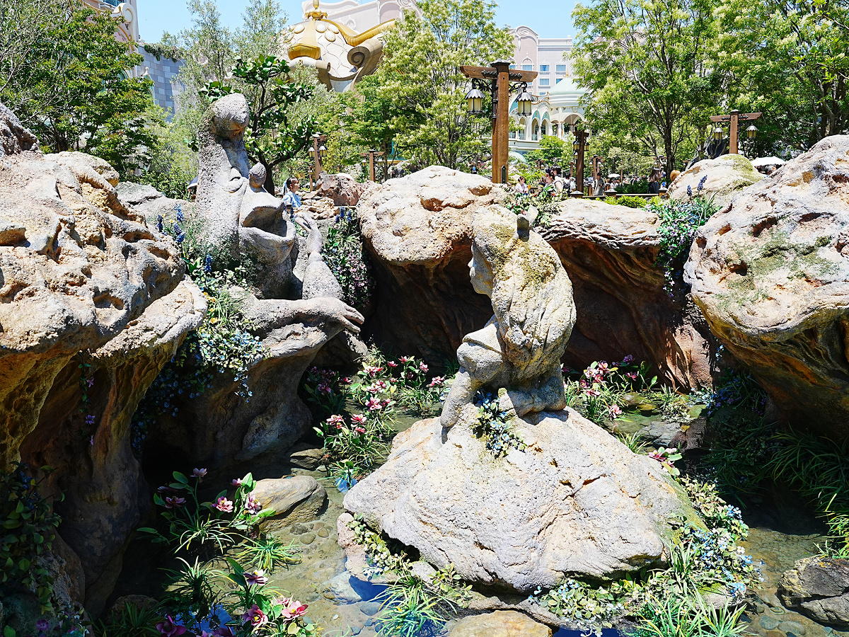 アリス、イモムシのロックワーク