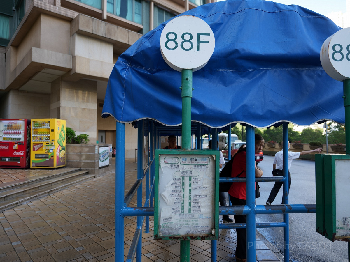 香港ディズニー周辺格安ホテル：ランブラーガーデンクレスト前のバス停