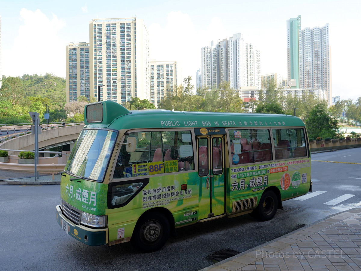 香港ディズニー周辺格安ホテル：ランブラーガーデンクレスト前に来るミニバス
