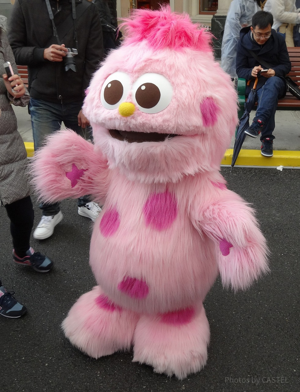 セサミ・ストリートに登場するかわいい「モッピー」| キャステル