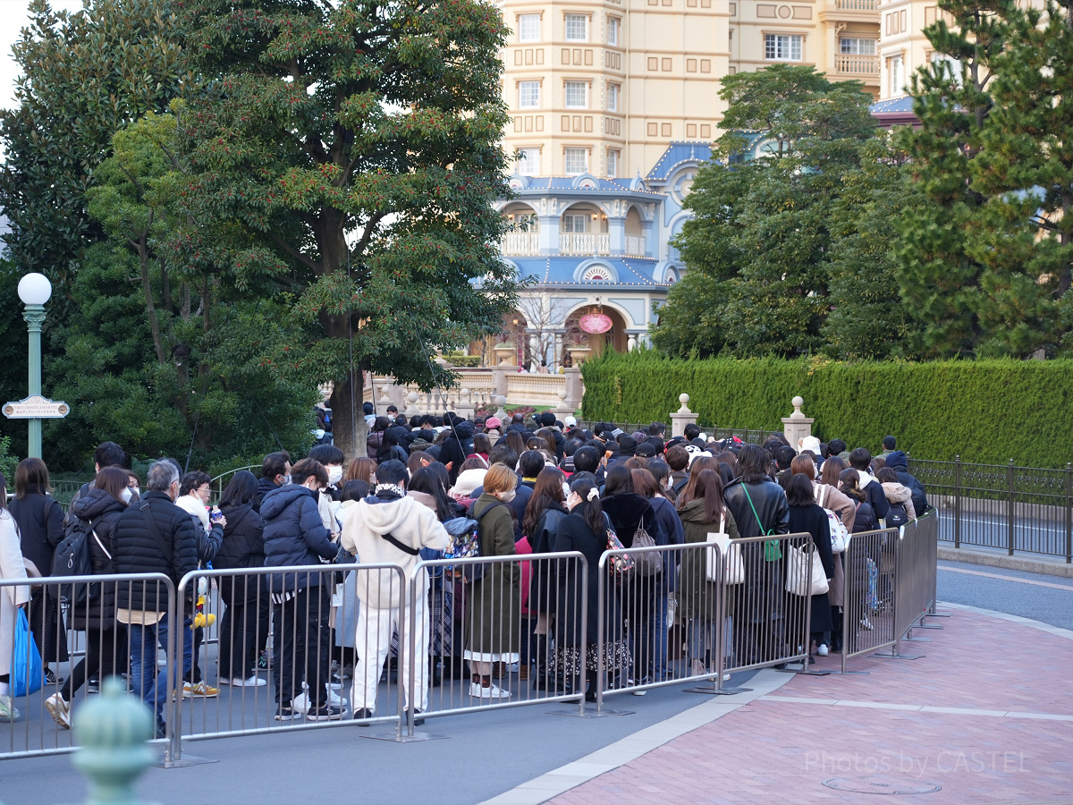 12月ディズニーランド混雑レポ：エントランス前の手荷物検査待ち列(7:10時点)