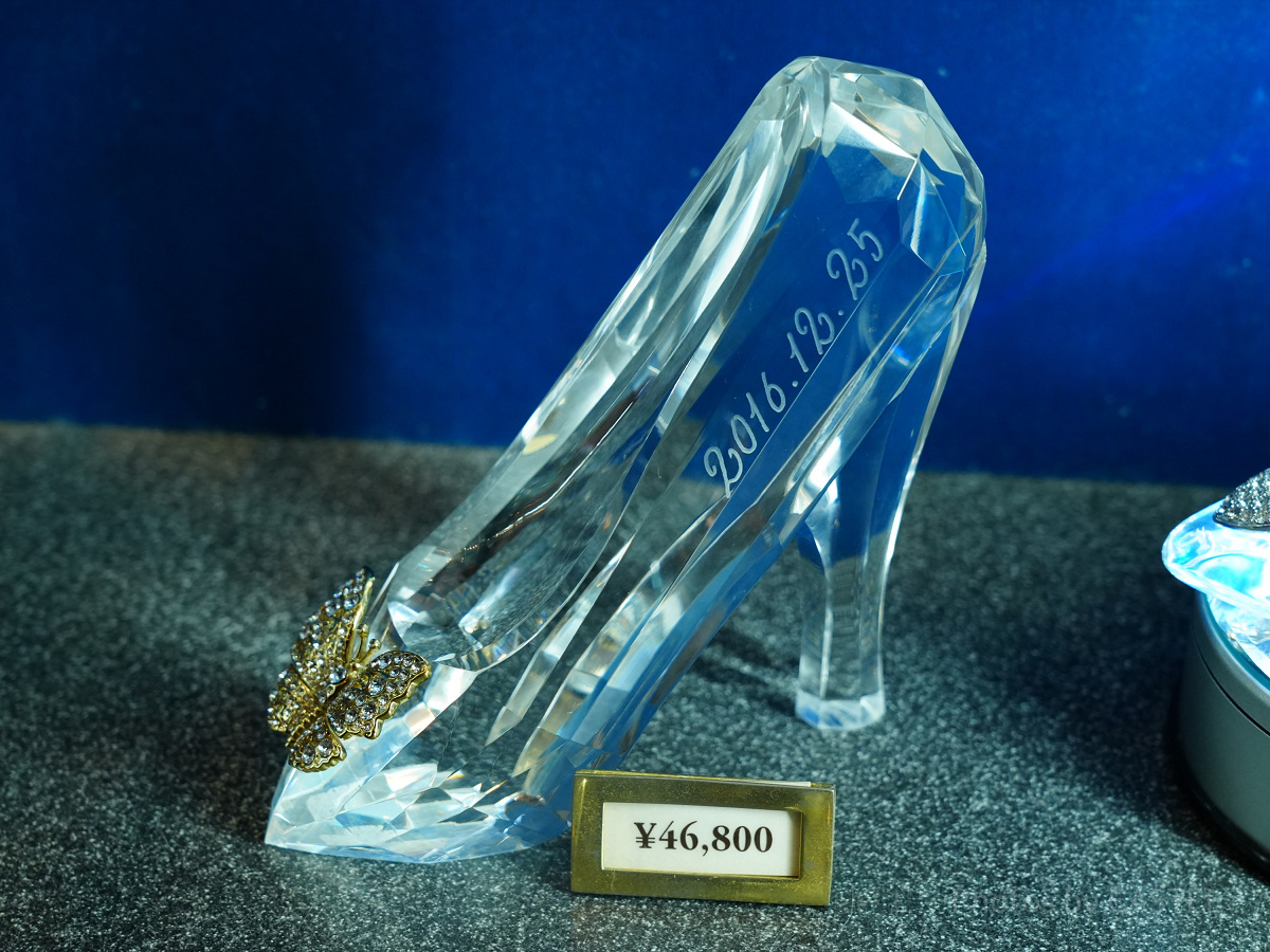 ディズニー高級お土産ランキング第20位：名入れガラスの靴
