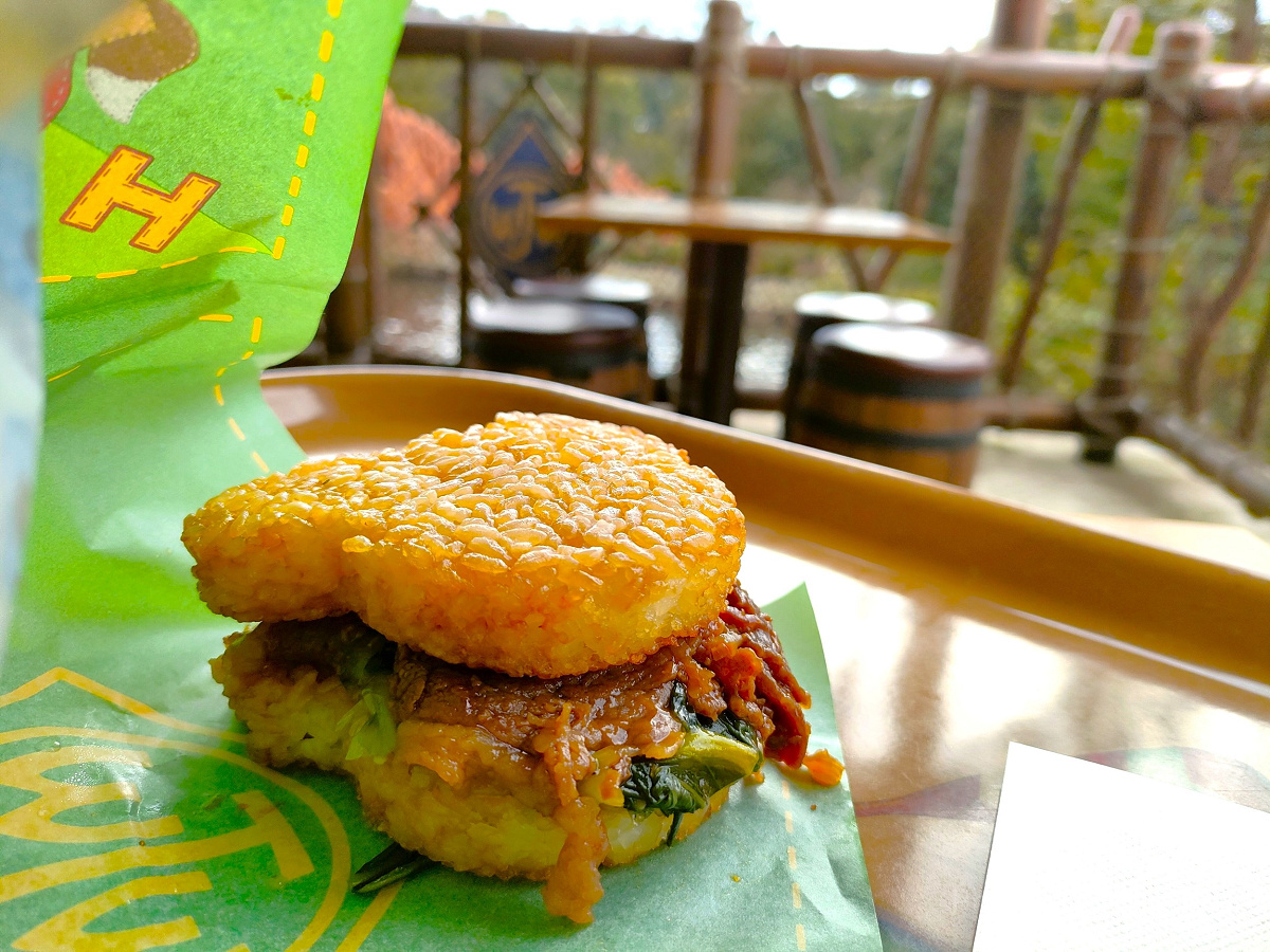 ディズニーランド食べ歩き：おにぎりサンド