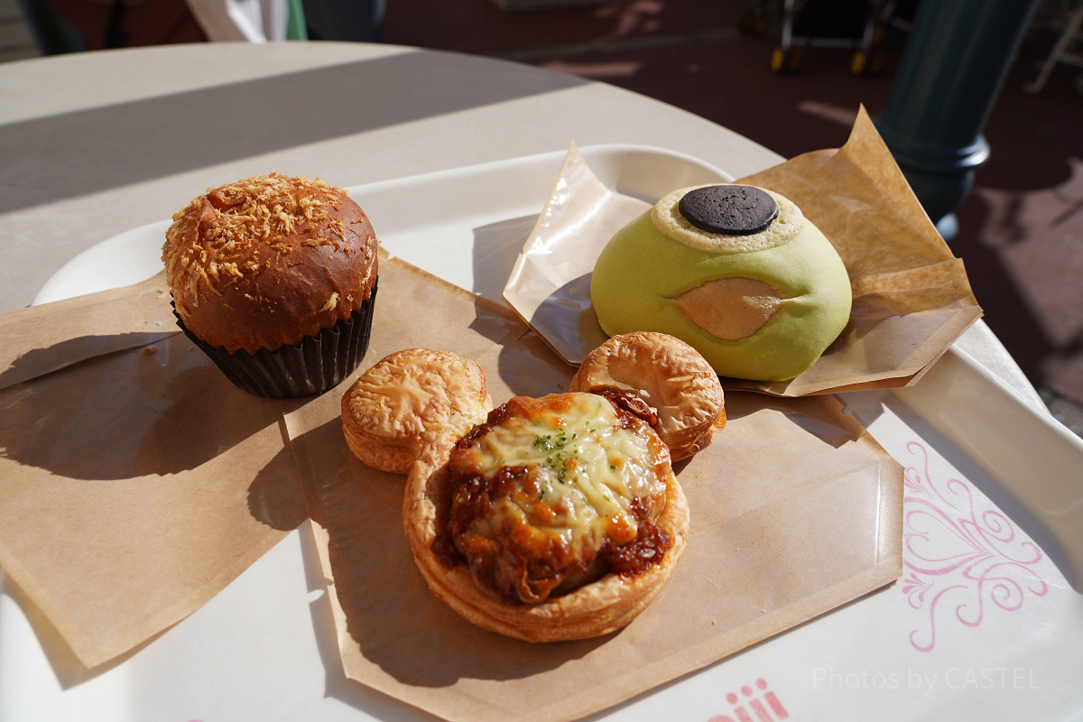 ディズニーランド食べ歩き：スウィートハート・カフェのパンメニュー各種