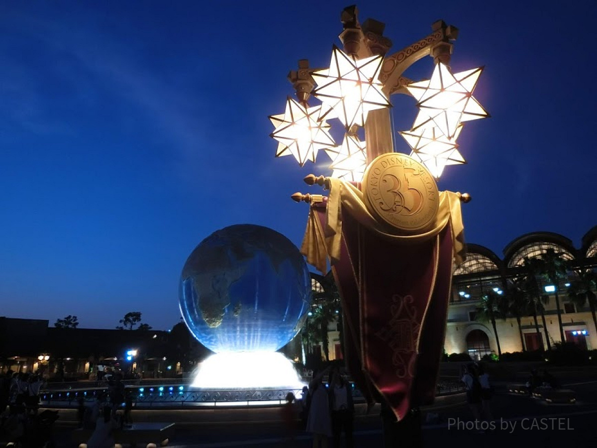 夜のディズニーシーのエントランス