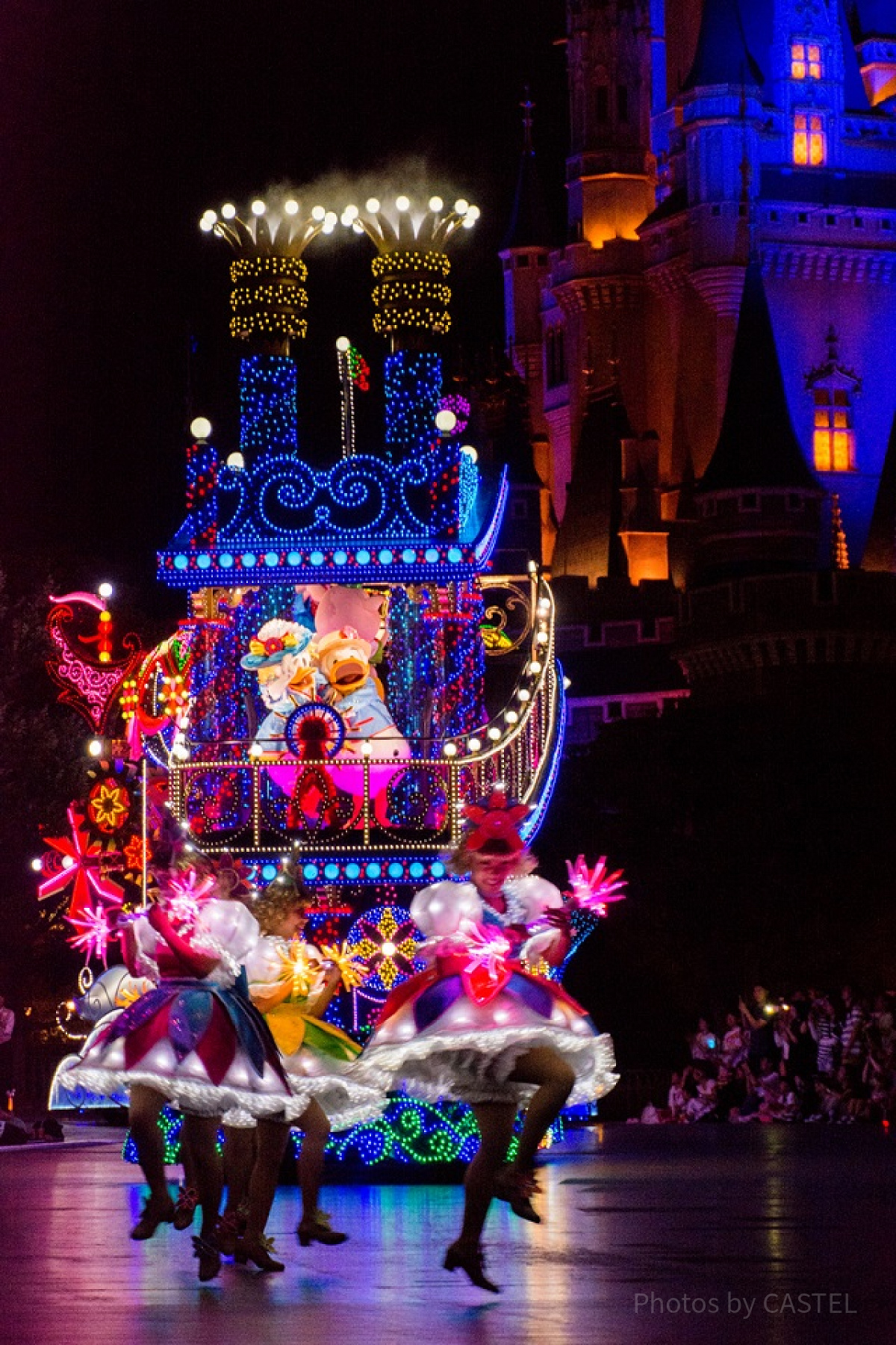 エレクトリカルパレードとシンデレラ城| キャステル | CASTEL