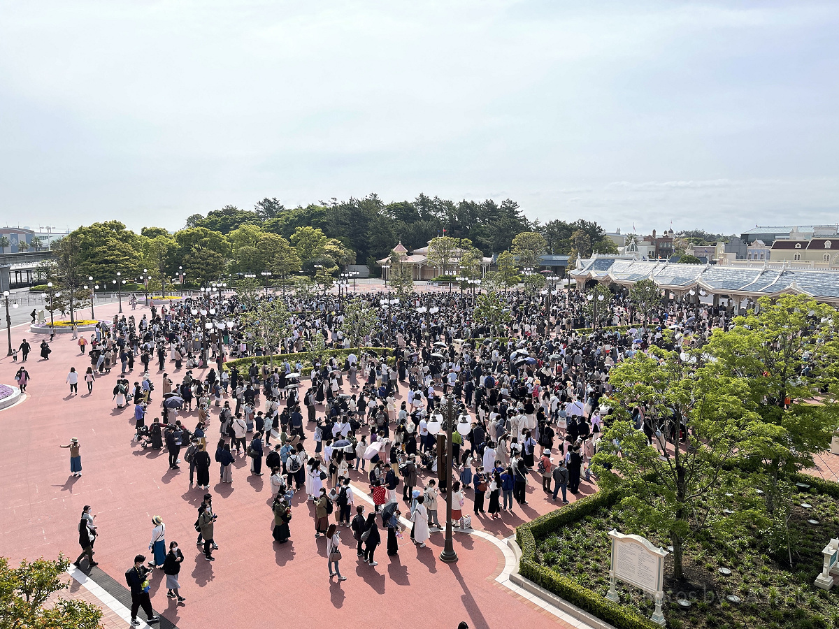 ディズニーランドのエントランスの様子（2022年10月1日(土)撮影）