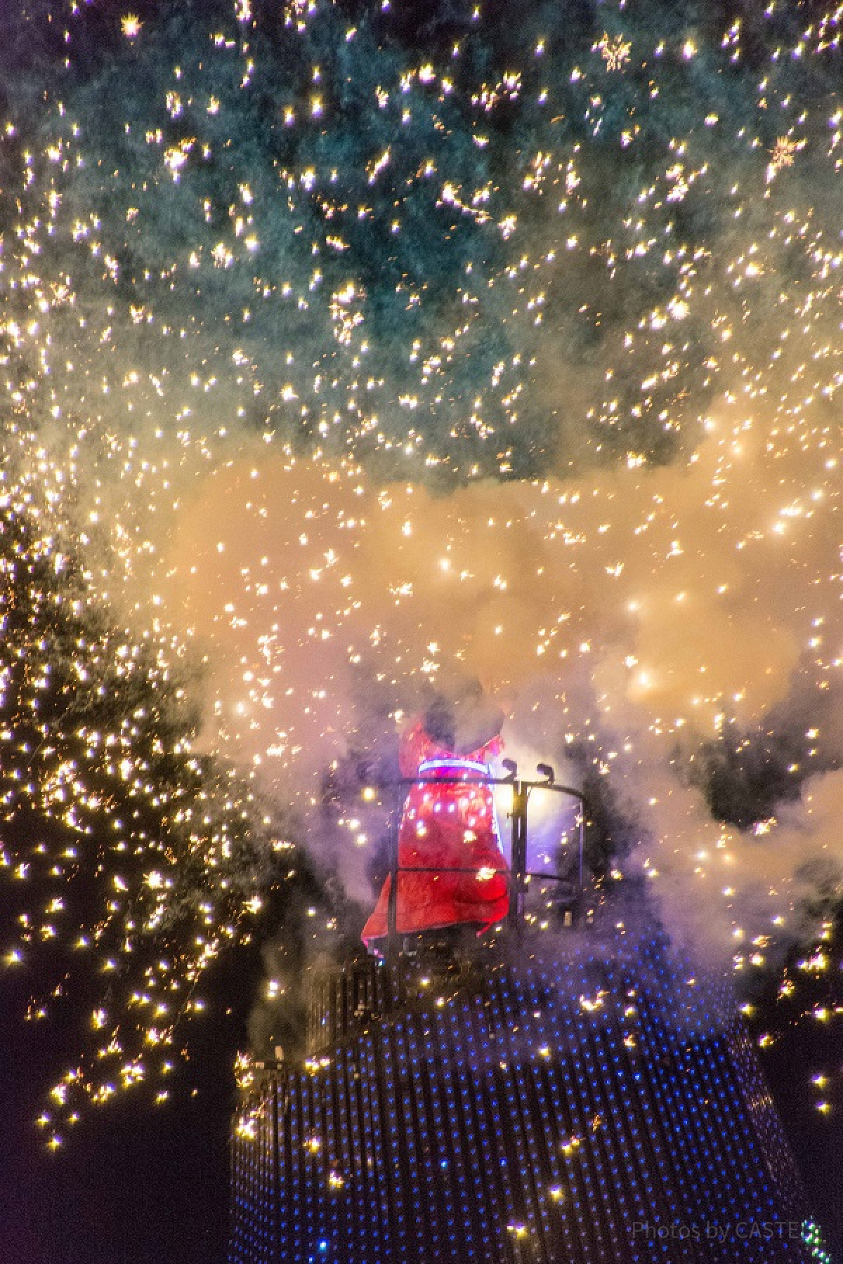 ファンタズミック！ ミッキー（TDS・夜） <br />設定：250㎜ SS1/200 F6.3 ISO3200