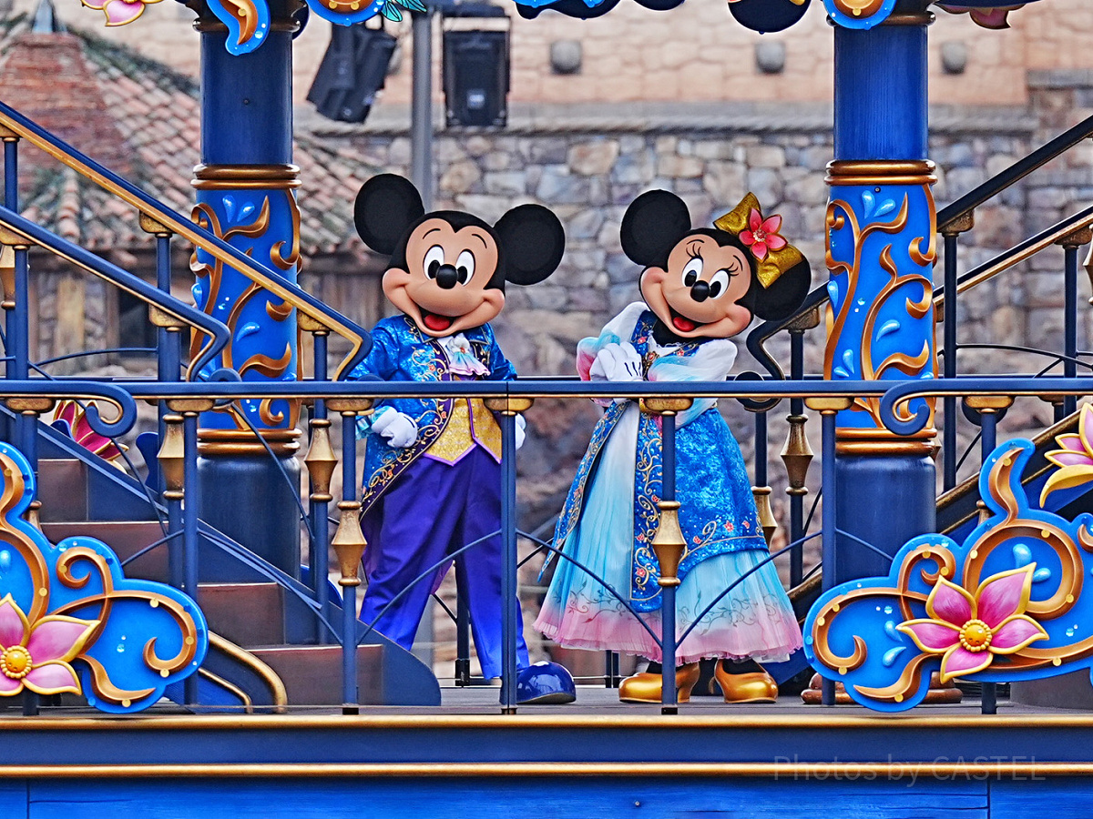 “ファンタジースプリングス”スペシャルグリーティングのミッキーとミニー