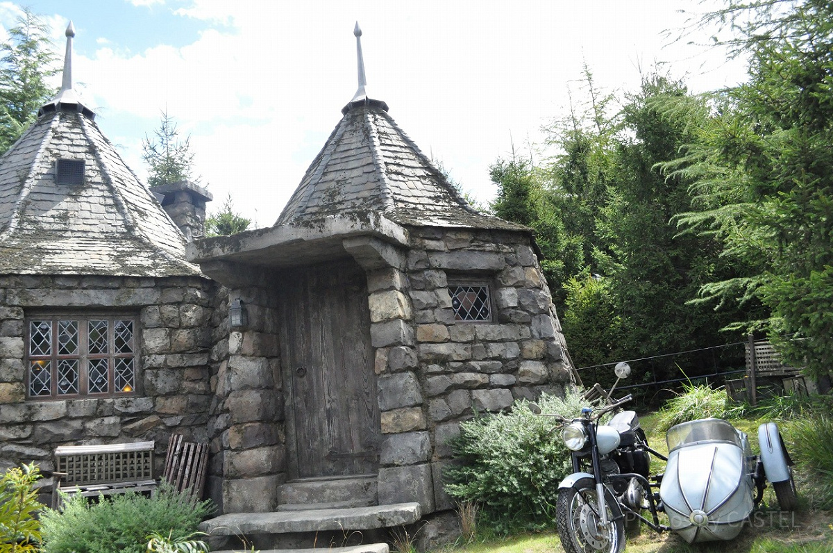 ハグリットの小屋と空飛ぶバイク