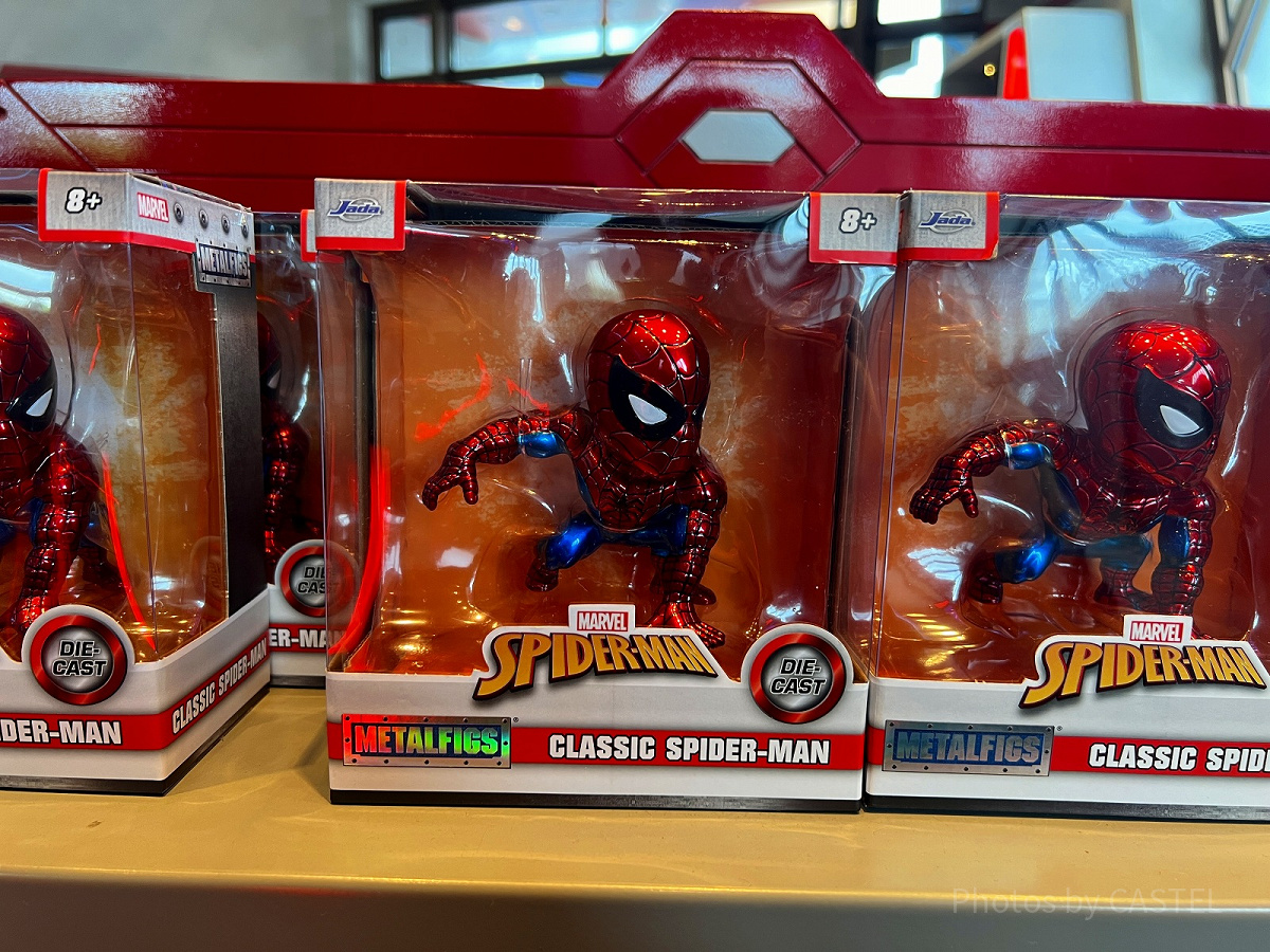 香港ディズニーマーベルグッズ：クラシック版スパイダーマンメタル