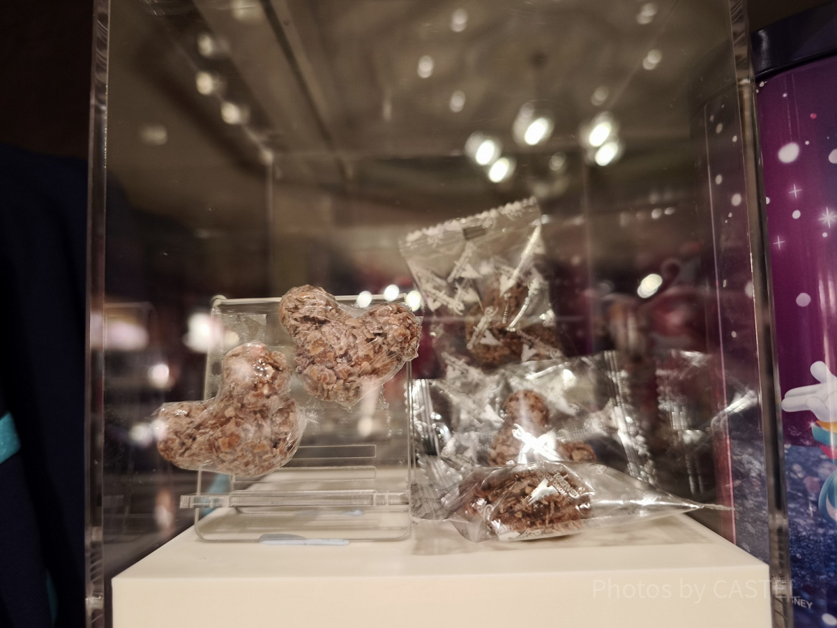 香港ディズニー20周年「ミッキー＆フレンズ・グランドセレブレーショングッズ」：チョコレートクランチ缶