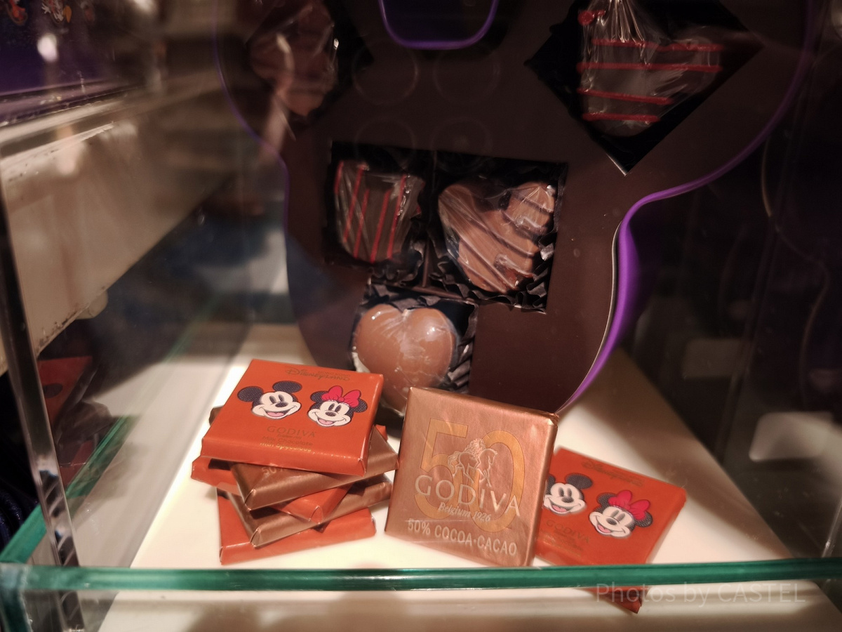 香港ディズニー20周年「ミッキー＆フレンズ・グランドセレブレーショングッズ」：GODIVAコラボミッキー型チョコレート缶