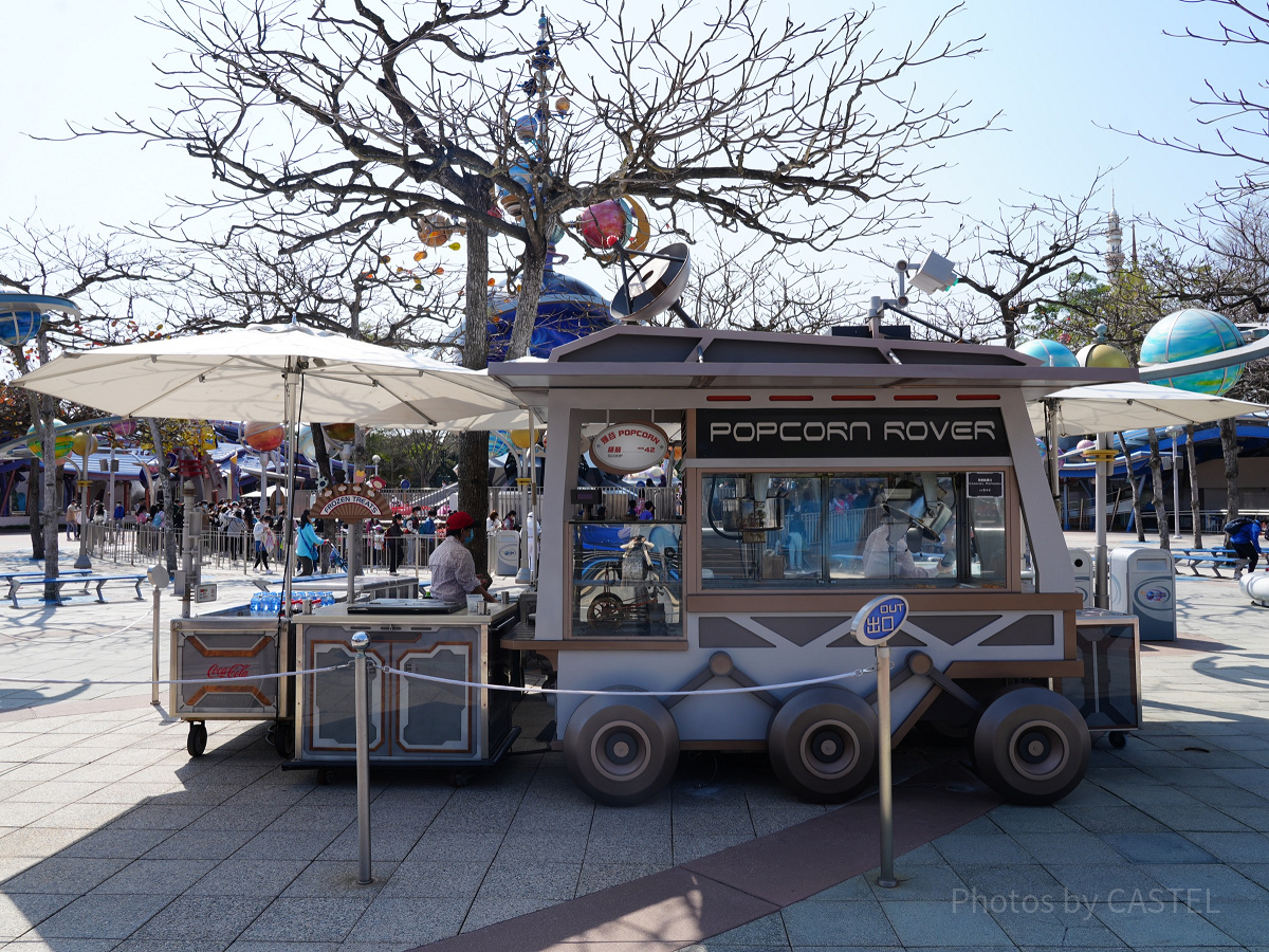 香港ディズニーランドのレストラン：トゥモローランドのポップコーンワゴン＆フードカート