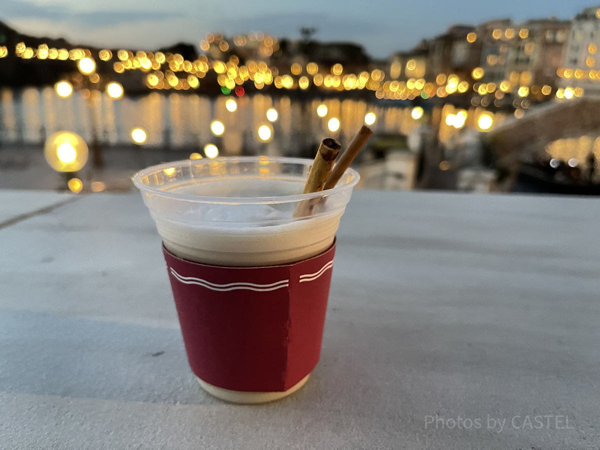 ホットカクテル(ヘーゼルナッツリキュール＆カフェラテ)
