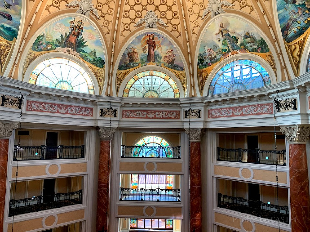 豪華なホテルミラコスタの内装