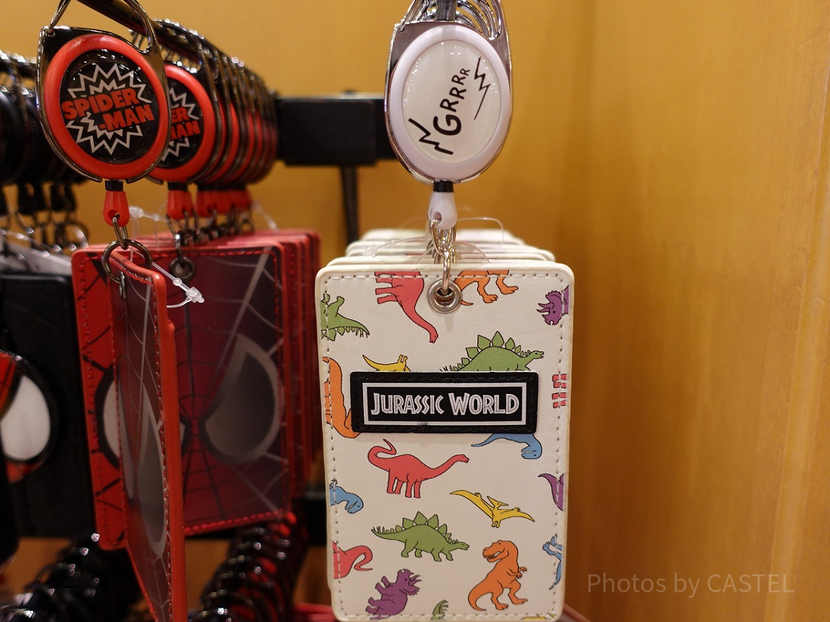 ジュラシック・ワールド 総柄パスケース| キャステル | CASTEL